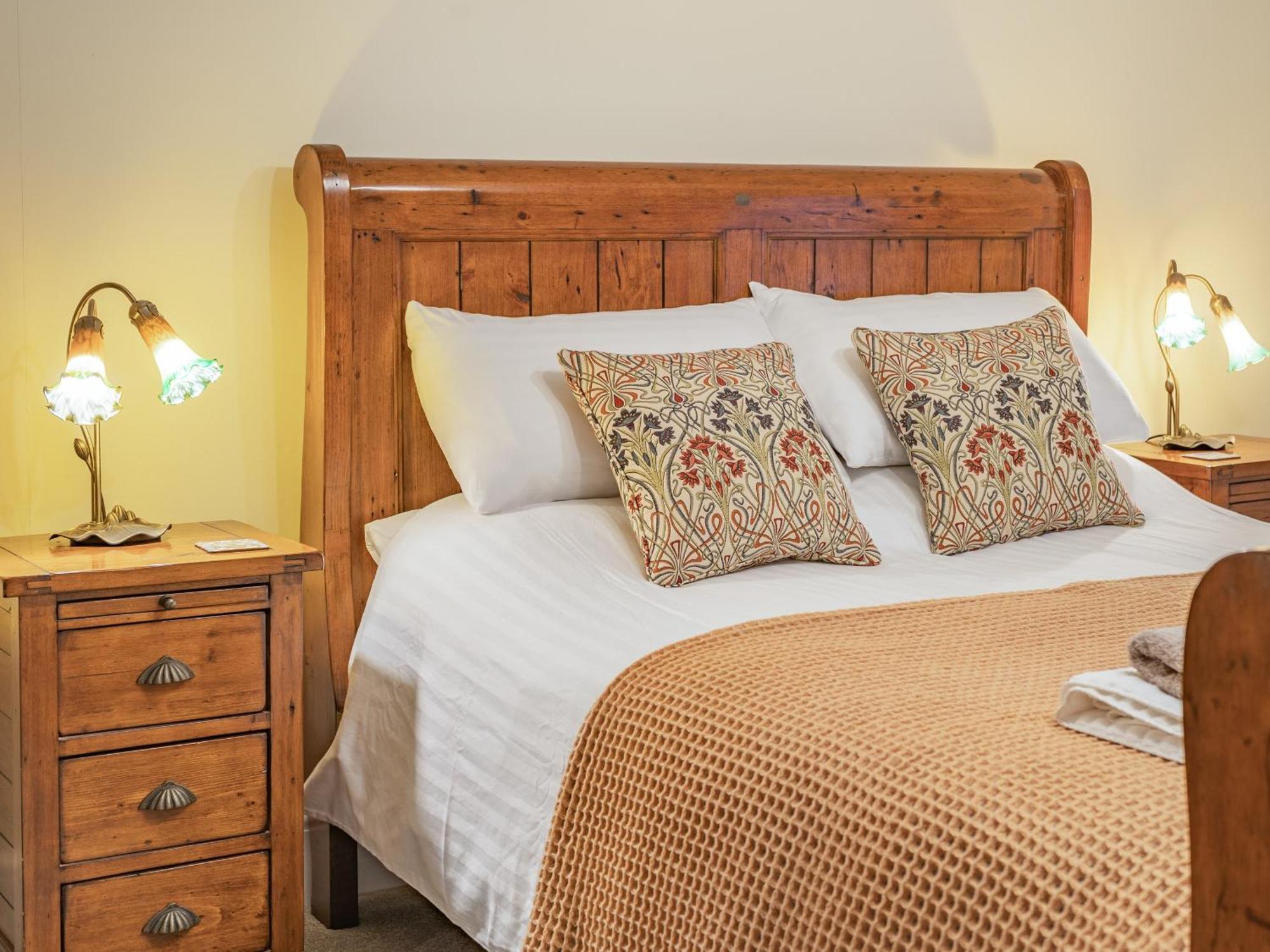 Pwll Farmhouse Llanllawdog ภายนอก รูปภาพ
