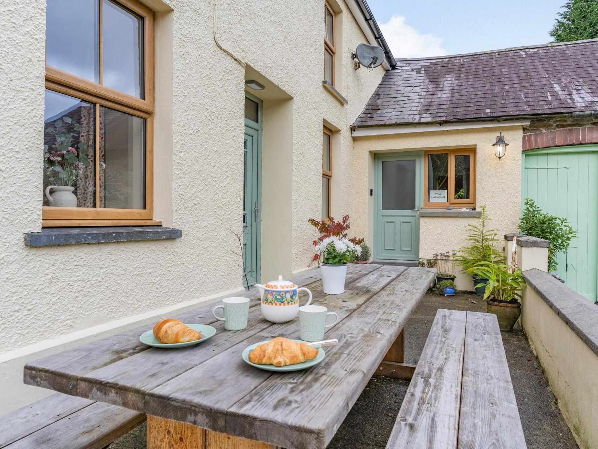 Pwll Farmhouse Llanllawdog ภายนอก รูปภาพ