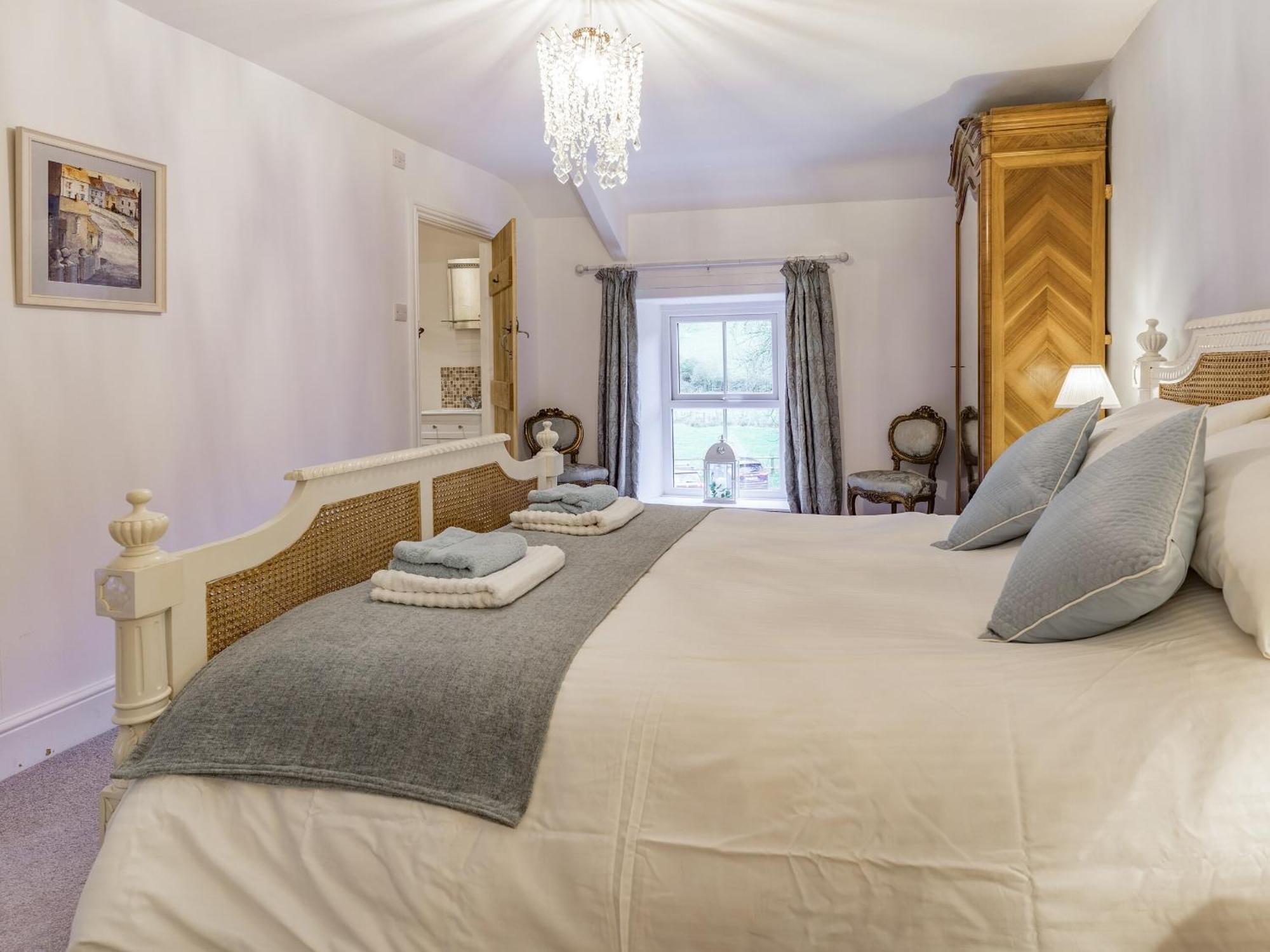 Pwll Farmhouse Llanllawdog ภายนอก รูปภาพ